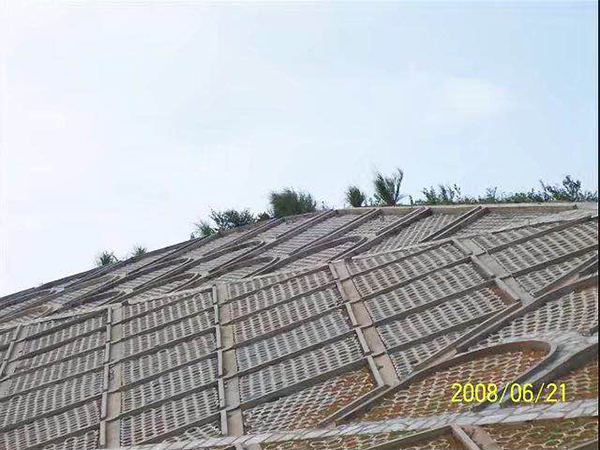 武廣高鐵錨桿框架梁支護.六棱空心磚客土植草